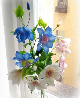 ВЕТКА КЛЕМАТИСА - двухдневный мастер-класс по 7 часов. Создание ветки клематиса с тремя цветками и бутоном и листьями, проработкой мельчайших деталей, сборка, обкатка стеблей.