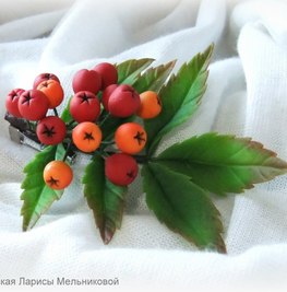 РЯБИНКА (3 часа)(бутоньерка ,украшение на заколку или кулон ) - лепка ягодок, веточки с листиками, тонировка, сборка.