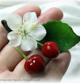 ВИШЕНКИ(три часа)( бутоньерка, кулон или украшение в волосы) - лепка цветка, листика и двух ягодок, тонировка, сборка.